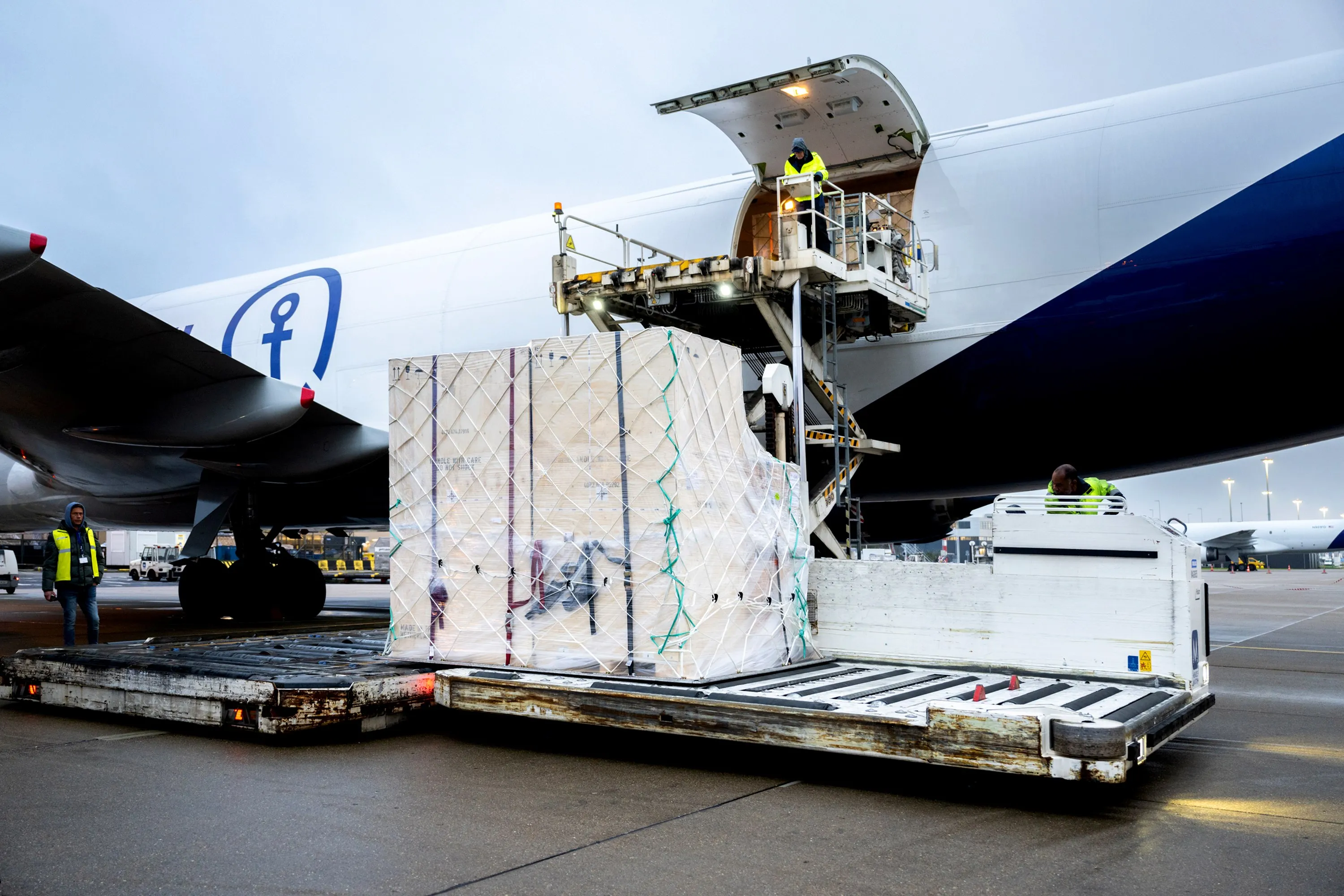 Kuehne+Nagel's Boeing 747-8 Freighter “Inspire.” loading